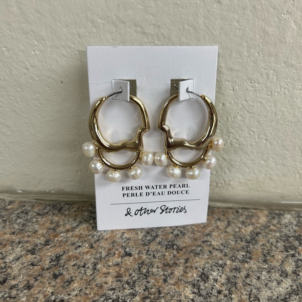 & Other Stories Gold & Freshwater Pearl Hoop Earrings